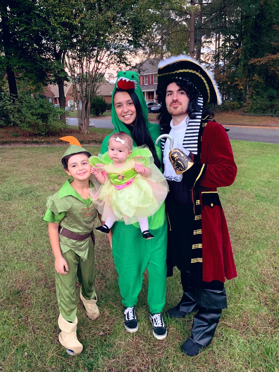 SpooknJukes's tweet photo. ✨Went to Neverland tonight to look for some treasure (aka candy)✨ https://t.co/dDAI3uYLSK
