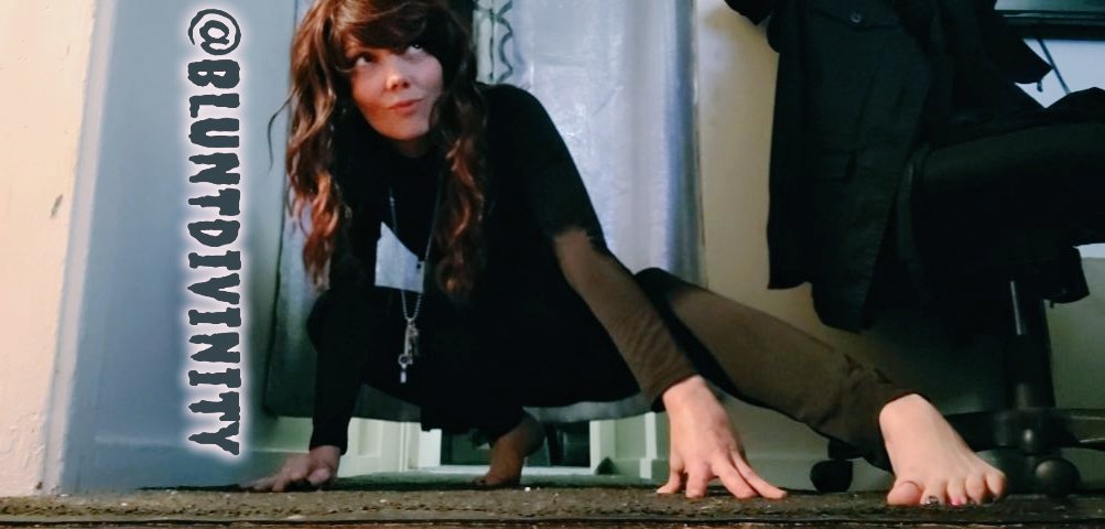 BLUNTdivinity's tweet photo. HAPPY HALLOWEEN DARLINGS👻😘
#FinDom
#BLUNTdivinity
{ Findom • Fetish • Goddess • SpoiledBratt • irl • Princess • Michigan • feet • beta • cuck }
@FootParadiseRT @rtjackass @rt_feet @SimpBeta1 @RT4feet @RT4Domme @simp4BLUNT @Mat78Slave @weak4yrfeet @RtSimp69 @rt_promo2k https://t.co/CO0vFLoZ8n