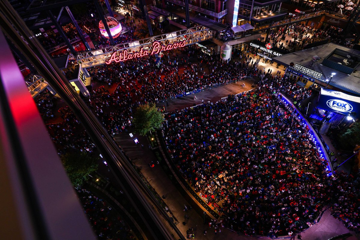 LosBravos's tweet photo. ¡WOW, ATLANTAAAAAA! 🤩 

#PorLaA | #BattleATL https://t.co/SX7Kg4WuBx