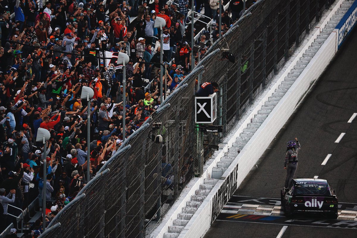 Alex_Bowman's tweet photo. Martinsville. Enough said.🤘🏼 https://t.co/5s5HNUII7H
