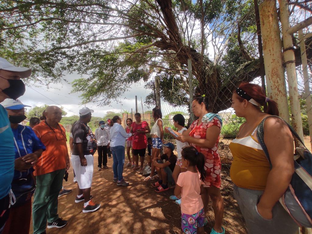 SobellaMejias's tweet photo. #31Oct | Desde la parroquia Tamaca en contacto directo visitamos los sectores El Pampero, Rastrojitos, Valle Hondo, Santa Cruz, Potrero y Cordero, llevando el mensaje de participación a todos los rincones de #Iribarren el #21N #YoVotoUnidad por ¡El Verdadero Cambio! https://t.co/XOgZh4coQP