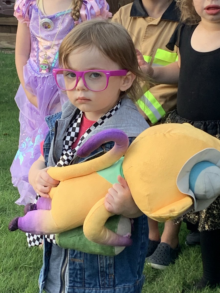 ErinSLynch1's tweet photo. (She was not having it with these other fool ass kids who wanted to play with Vivo) https://t.co/kjVVy9NNc8