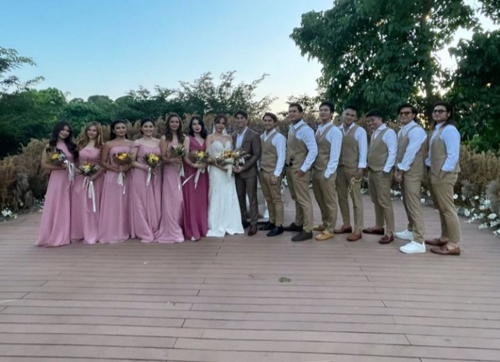JulieAlvarez's tweet image. Congratulations and Best Wishes to the newly wed couple👰‍♀️🤵Mr.&amp;amp;Mrs. @Hashtag_nikko13 
#TheEntourage
@iamAndalioLoisa @iamr2alonte
📷 eventsbymissp