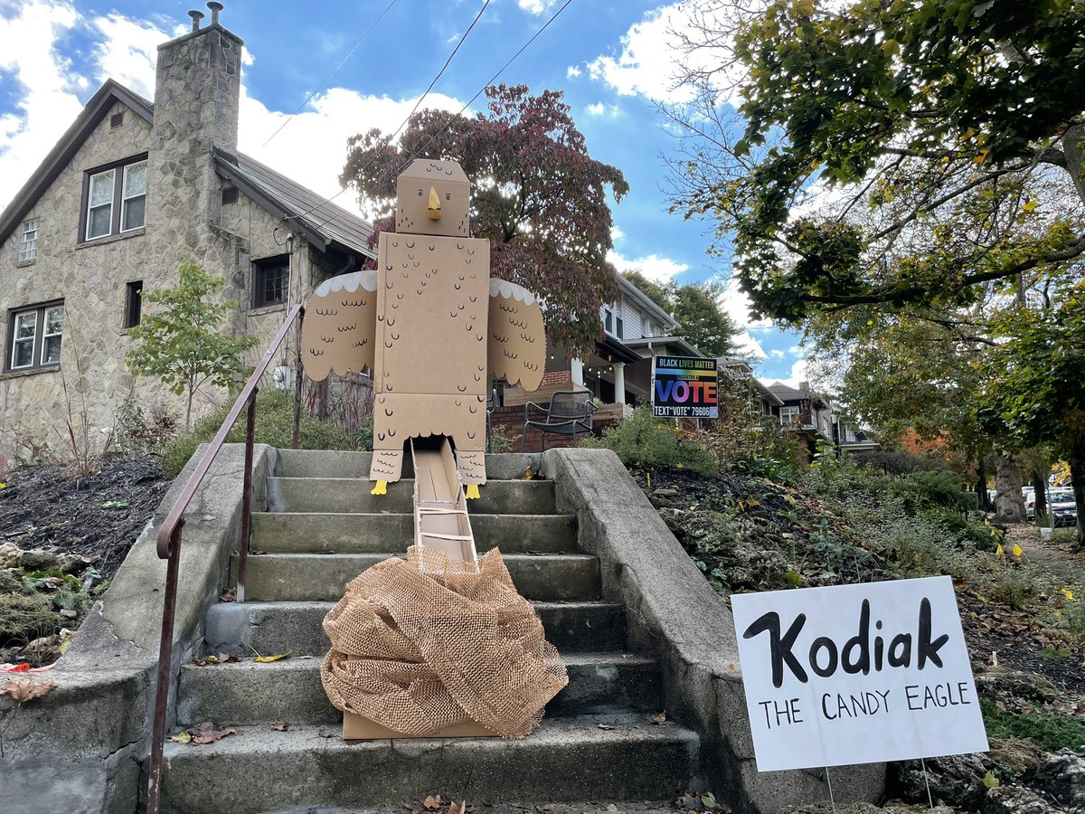 Kodiak the Candy Eagle didn’t escape and they also successfully laid candy for over a hundred kids in Pittsburgh this Halloween! cc: <a href="/National_Aviary/">National Aviary</a>