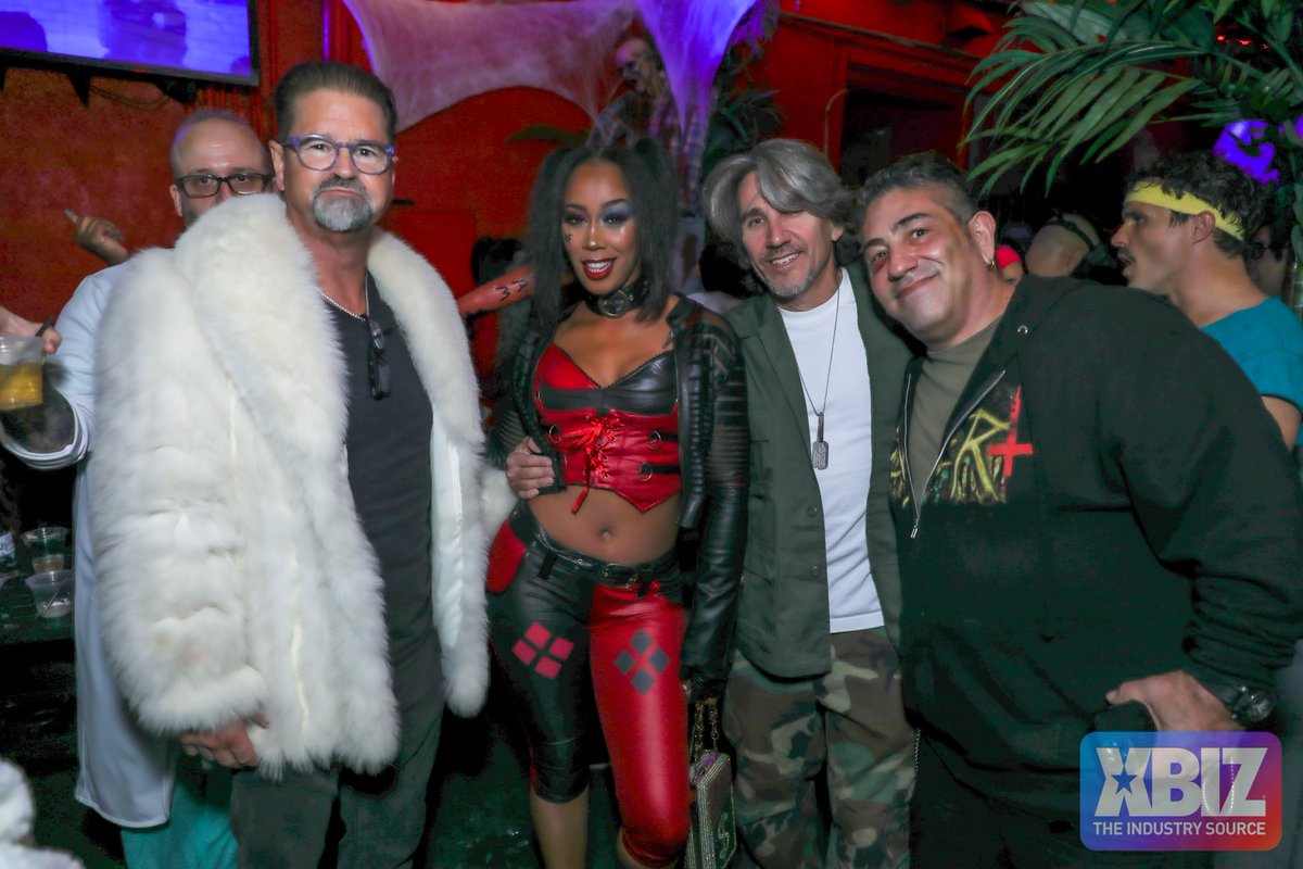 industrybyrick's tweet photo. Till the next event... Thank you.. #HeavenAndHell Party
@XBIZ #PleaseTagYourself https://t.co/oFGImCgT97