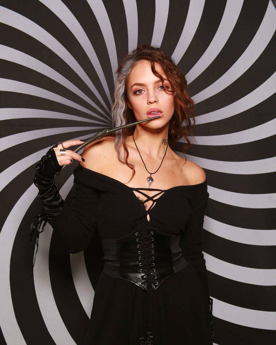 ClaudiaSulewski's tweet photo. i killed sirius black🪄 https://t.co/r5Y8u0vOB7