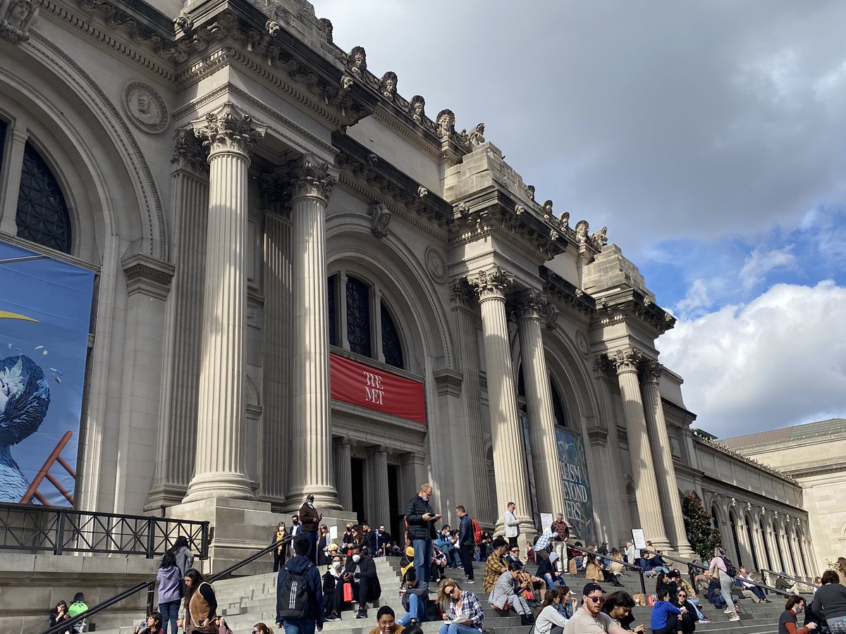 sophorian's tweet photo. one day they’ll have nfts at the met and it will be glorious https://t.co/mrbJMTfxpD