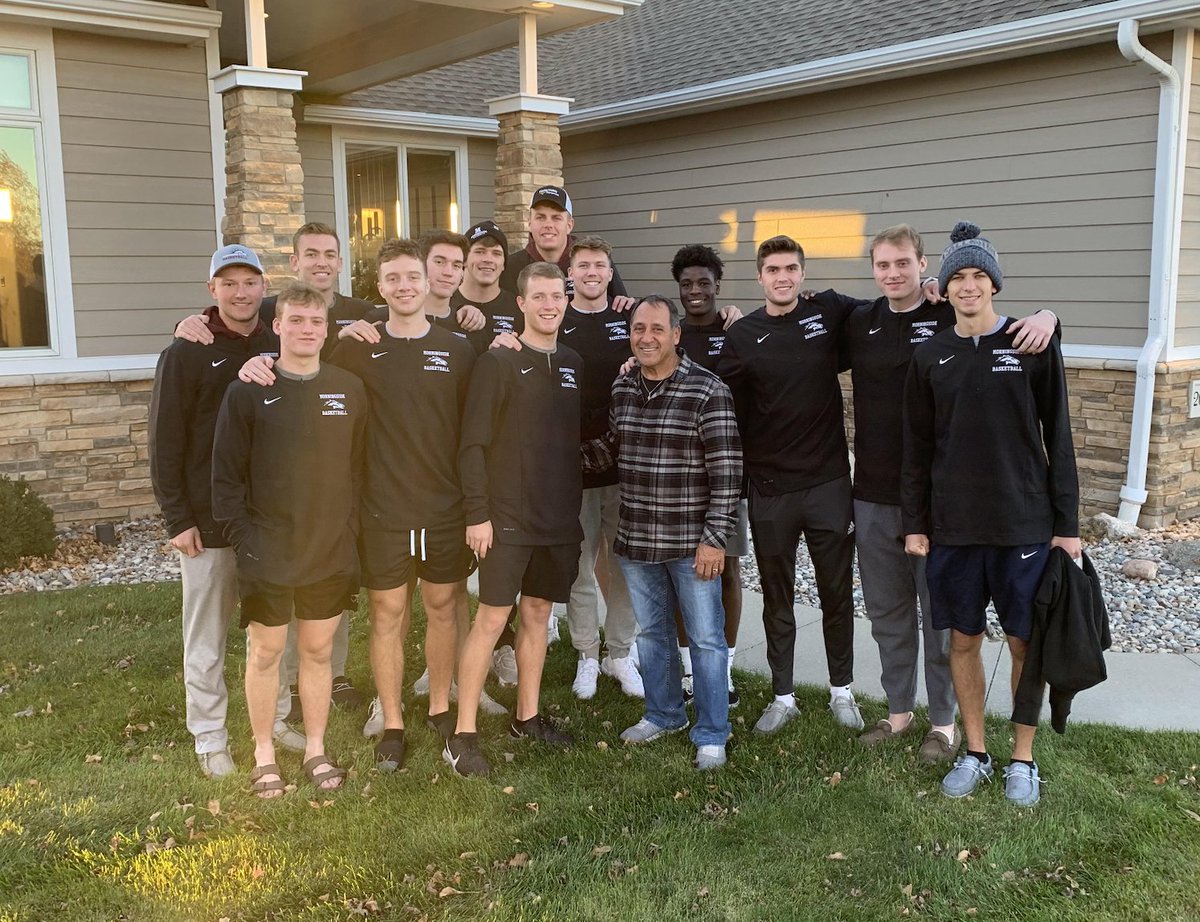 Shoutout to Dave Ferris and <a href="/SneakysChicken/">Sneaky*s Chicken</a> on supporting us with a team meal before we tip of tomorrow vs Peru State!

#RollStangs | #ALLIN