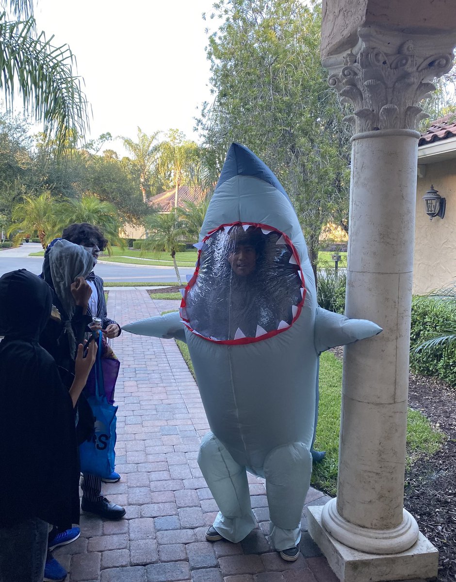 RyanElijah's tweet photo. Shark attack to start the night ๐ฆ๐ https://t.co/uZ1GceMrXA