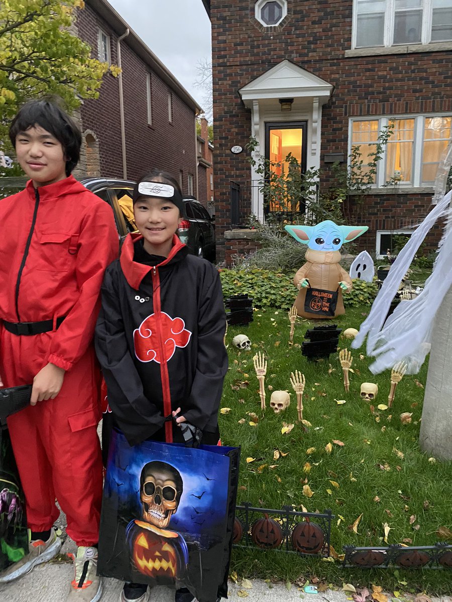 JeanYip3's tweet photo. Had a great time with my niece and nephew this Halloween π€‘π€ π»π Thank you to my sister-in-law who surprised me with a congratulatory cake from #daangocakelab from my riding. #FamilyTime https://t.co/1lD14BFrTy