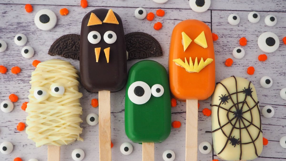 Happy Halloween! - Why not try making some of these cute halloween cakesicles! keep-calm-and-eat-ice-cream.com/halloween-cake…