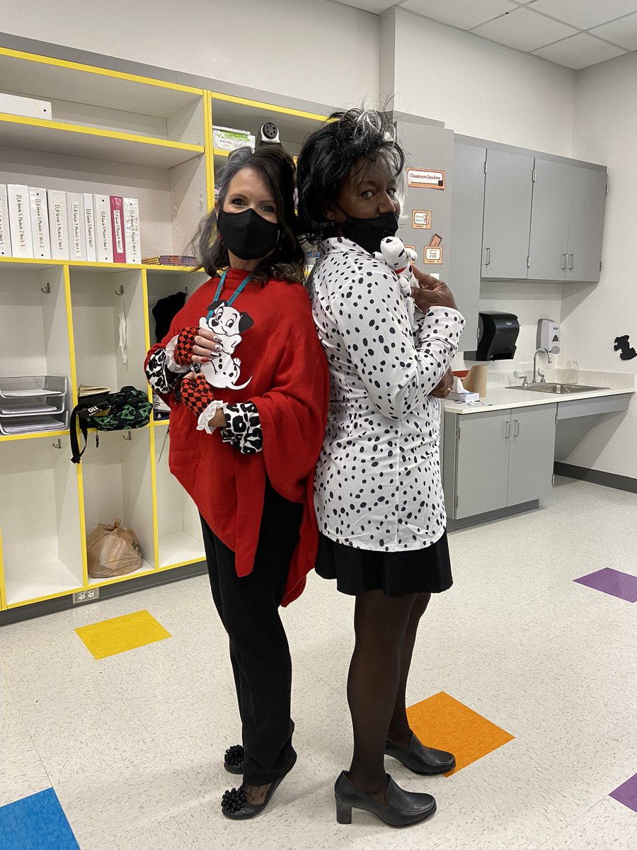 adameronconn's tweet photo. Book character day at Conn Magnet ES! Cruella to the left, Cruella to the right 🕸 https://t.co/dxDMiZZV0c
