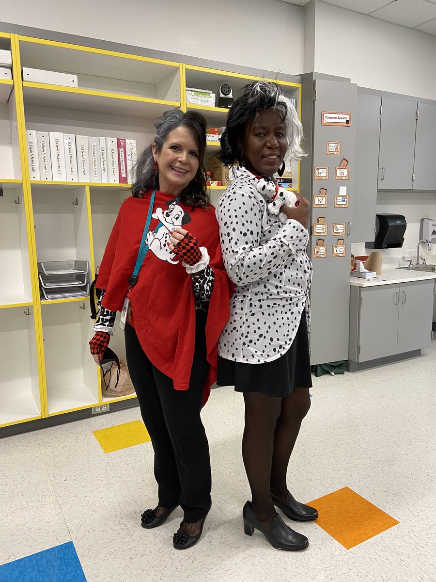 Book character day at Conn Magnet ES! Cruella to the left, Cruella to the right 🕸