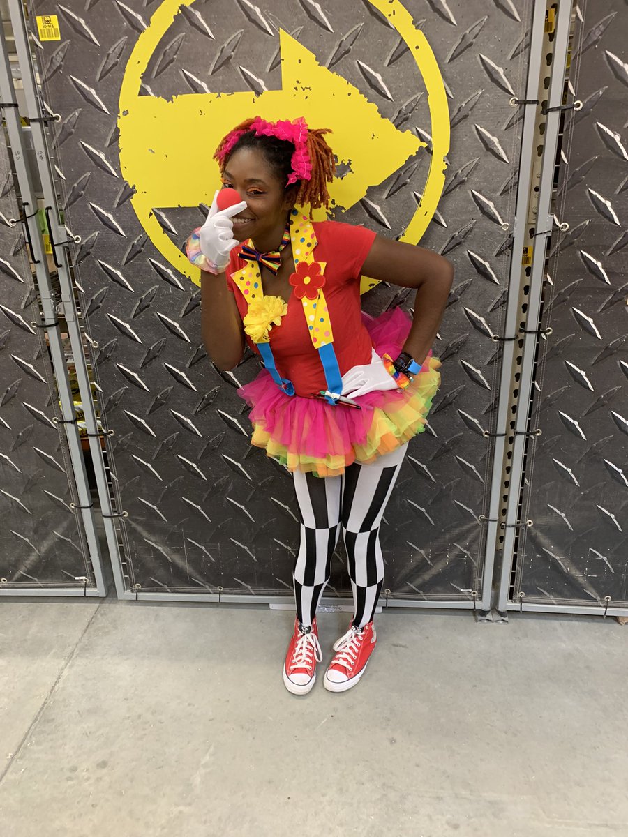 Angelique6529's tweet photo. The spirit of Halloween! @pamcalhoun19 @8520CantBeatUS @LMcmilian @TorresTx71 https://t.co/NdQoYg3vRb