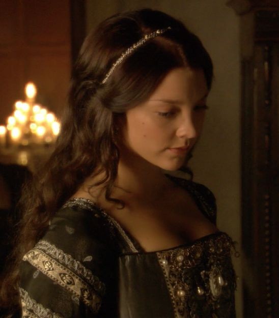 cococookie01's tweet photo. “The king has been very good to me. He promoted me from a simple maid to be a marchioness. Then he raised me to be a queen". 👑 👑 #anneboleyn #theladyanne #marquessofpembroke #queenofengland #henryviii #thetudors  #tudors #theboleynfamily #nataliedormer #jonathanrhysmeyers https://t.co/M96U9SnRJI