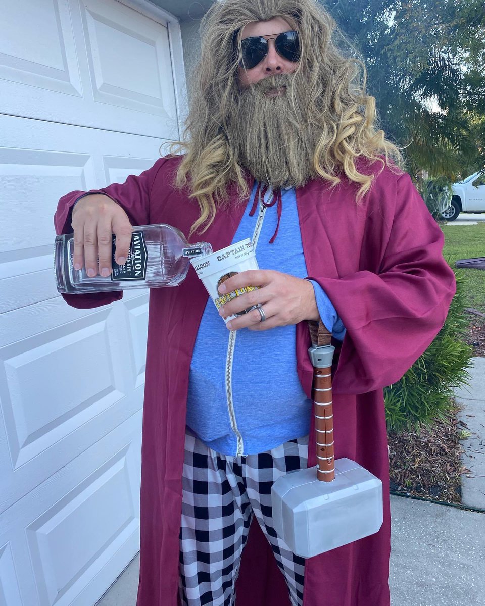 ryanreister's tweet photo. Eat your heart out @VancityReynolds and @chrishemsworth https://t.co/iO4FPVgG76