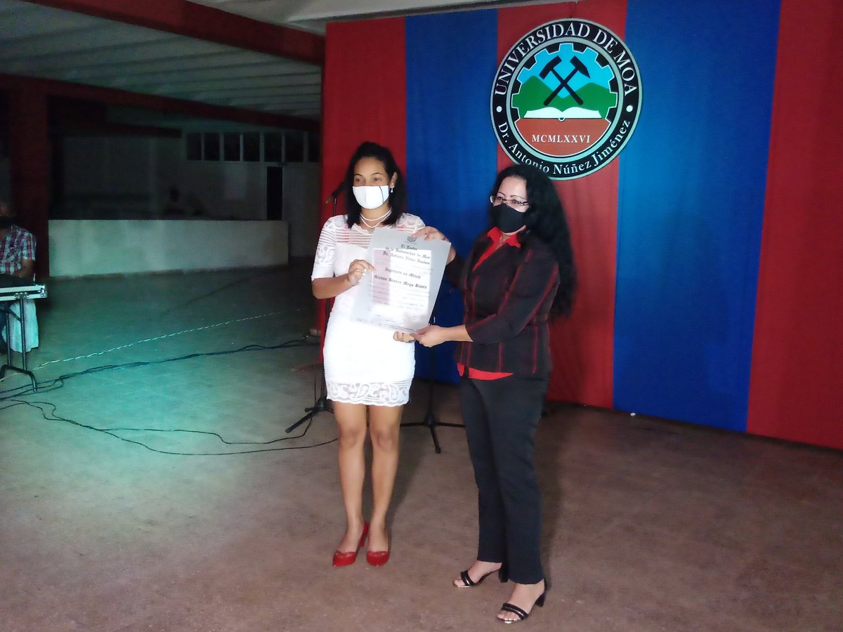 MoaTVdeCuba's tweet photo. Efectuada Graduación 45 Aniversario de la @UniversidadMoa. Nuevos profesionales al servicio de la sociedad cubana #Cuba https://t.co/myoxDJuBQp