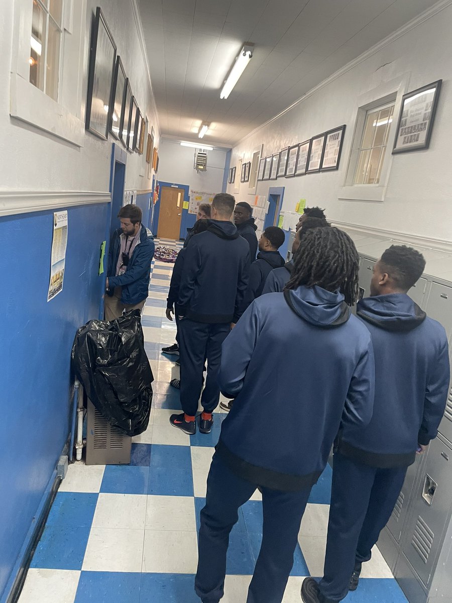 BMC_hoops's tweet photo. The Toppers had a wonderful time handing out candy to the elementary, middle, and high school of Blue Mountain , Ms❤️⛰ https://t.co/NZOb3CAKXm