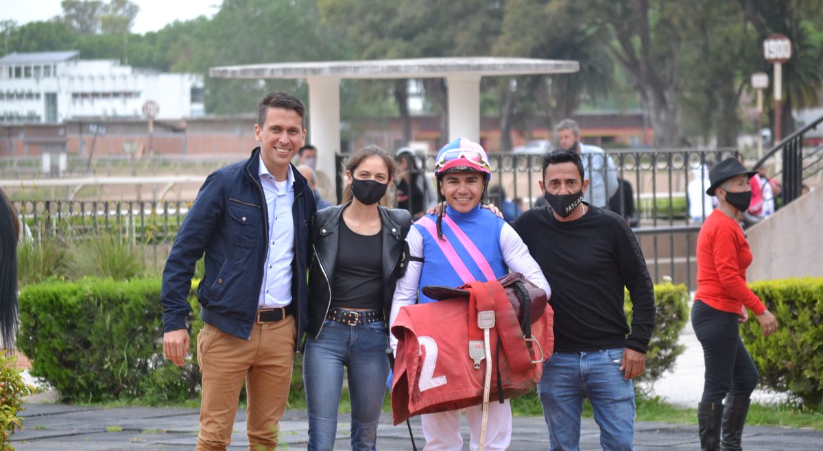 cpulgar28's tweet photo. En el Hipódromo de La Plata se disputó el Clásico Hipódromo Independencia de Rosario (G3), sobre la distancia de 2000 metros para yeguas de 4 años y más edad, ganadoras, en la que se impuso JOY NIMA, con la conducción de Francisco Leandro Goncalves
#turf #DeTurfUnPoco https://t.co/uwgiI7LN4d