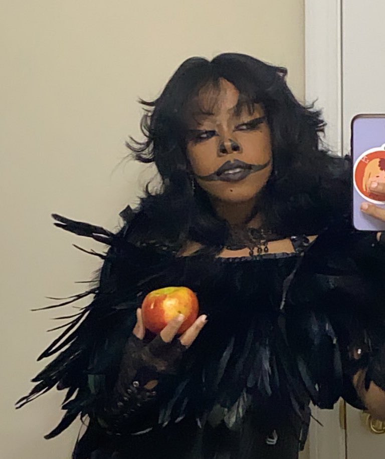 todorkies's tweet photo. give me an apple! https://t.co/xRBg2BW4yN