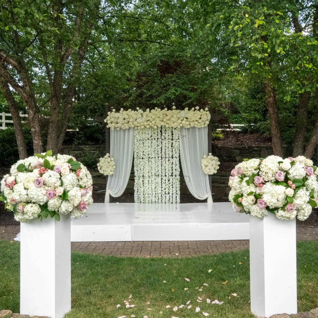 RevesEventsLLC's tweet photo. Before and After. We transformed the ceremony space from drab to fab!!! https://t.co/llwfC4MlFs