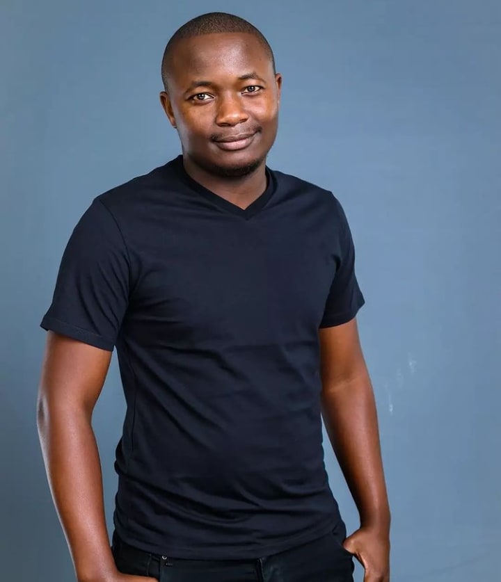 official_LLD's tweet photo. Wishing a happy belated birthday to the handsome DJ @_bloss_ ,to more years of good music 🎊🎉💐💝 https://t.co/2eyJpULwUB https://t.co/VdZQutGYnY