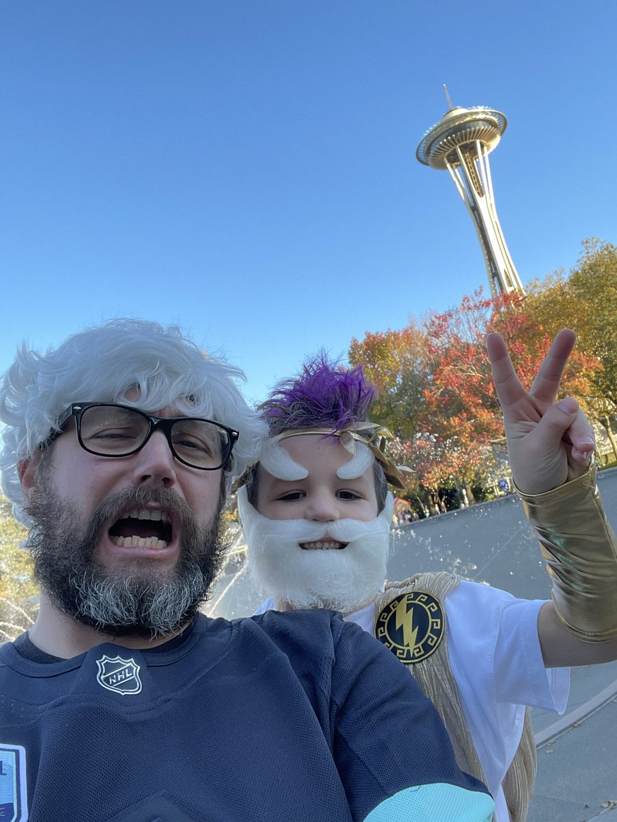 robcstanton's tweet photo. Zeus and professor #Kraken are ready for 3 periods of #nhl #Halloween #hockey fun! #seakraken https://t.co/nqrw3xUzLE