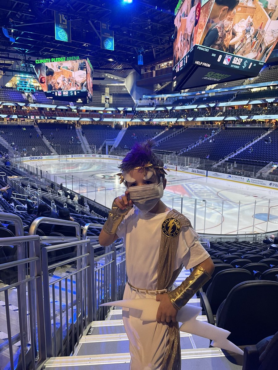 robcstanton's tweet photo. Zeus and professor #Kraken are ready for 3 periods of #nhl #Halloween #hockey fun! #seakraken https://t.co/nqrw3xUzLE