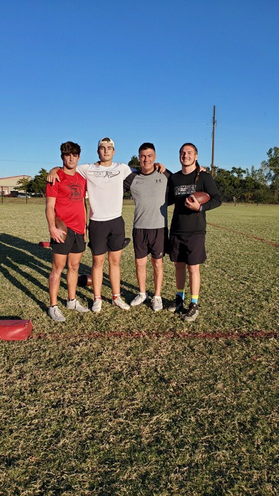 QBimpact's tweet photo. Halloween 🎃 👻 #TuneUp - OKC’s top High School Gunslinger’s 💨 

@CarsonLaverty6 @brodygalyean1 @JesusGMorey with @CoachGeorge5 #QBi #SameGameDifferentLevels https://t.co/HE1a2RLGQj