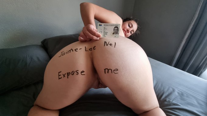 4 pic. I want 500 retweets to expose the fuck out of me because i am just a stupid bitch. Spread me so