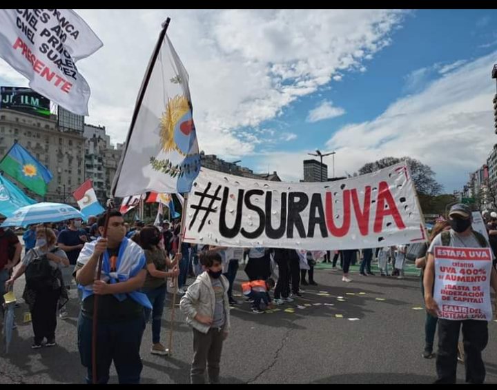 <a href="/SebasGalmarini/">Sebastian Galmarini</a> @MalenaMassa <a href="/FedeMeca/">Federico Meca</a> Basta de Usura UVA 🙏 No Damos más