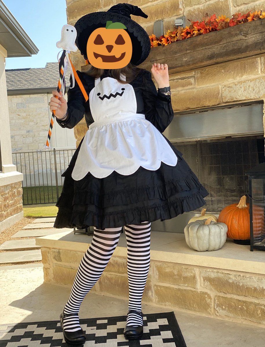 froggofriend's tweet photo. Happy Halloween! 👻🎃🍭🍬 https://t.co/A7yifNim0t