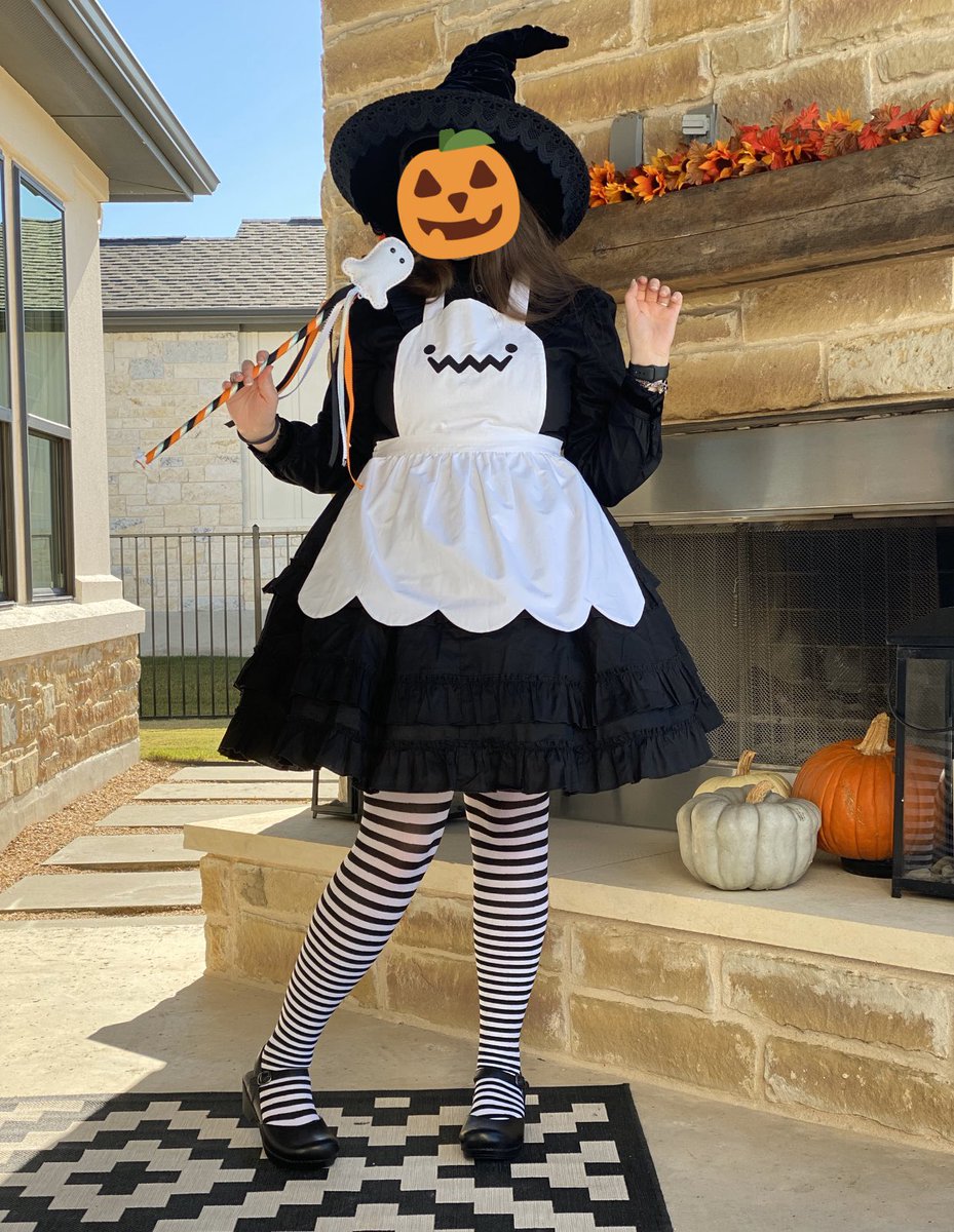 froggofriend's tweet photo. Happy Halloween! 👻🎃🍭🍬 https://t.co/A7yifNim0t