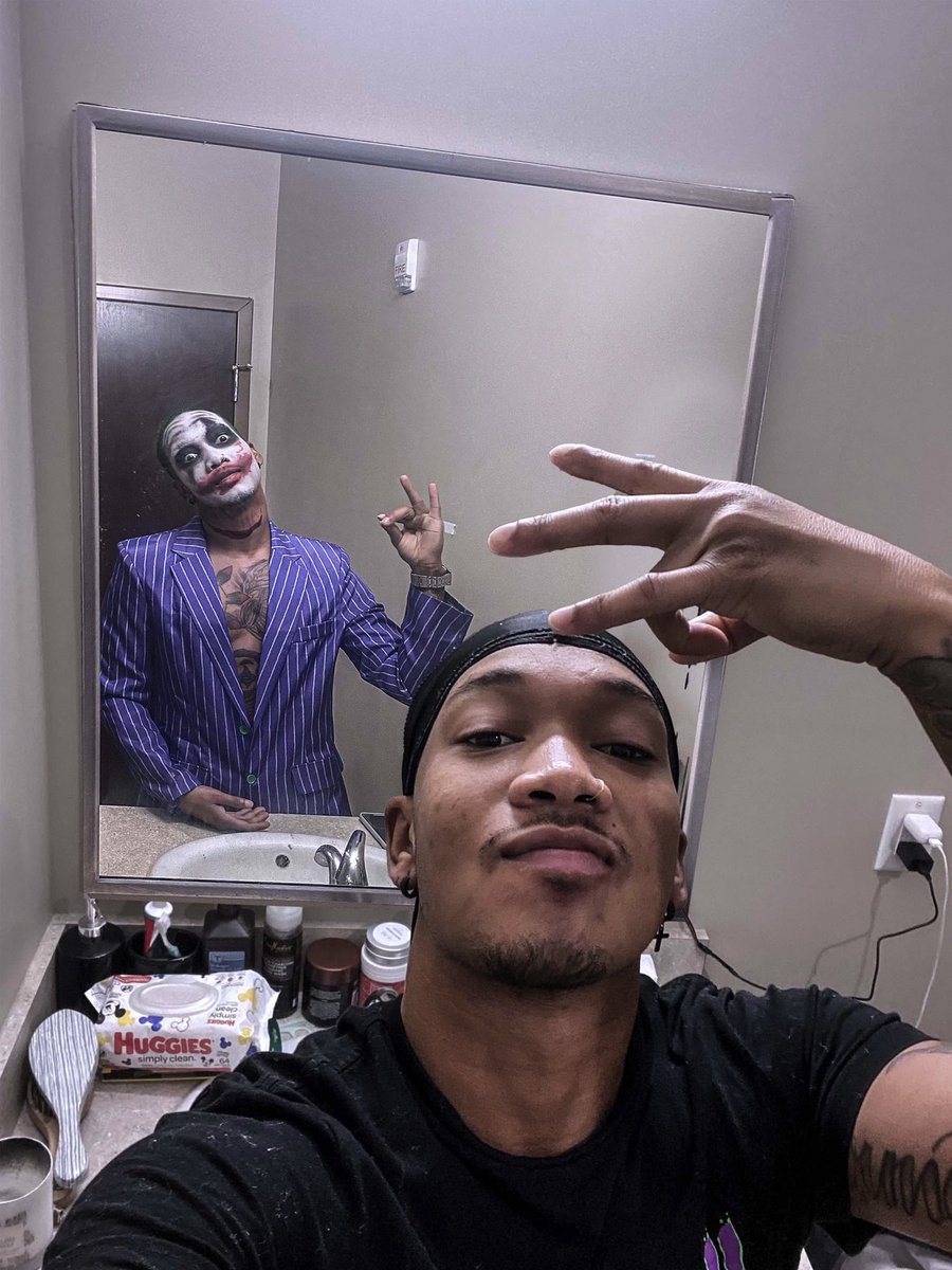 Playboiirelloo's tweet photo. ¿WhY so SEr!OuS 🃏 ☔️🧪 https://t.co/2S7kLlOZMV