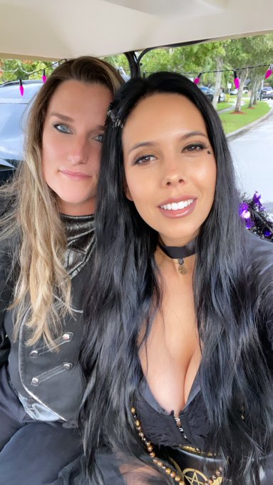 Happy Halloween, Witches 🕸 https://t.co/XwTL3uBDzE<a href="/tag/bikini"class="tags"><span>#bikini</span></a><a href="/tag/tbt"class="tags"><span>#tbt</span></a><a href="/tag/meow"class="tags"><span>#meow</span></a>