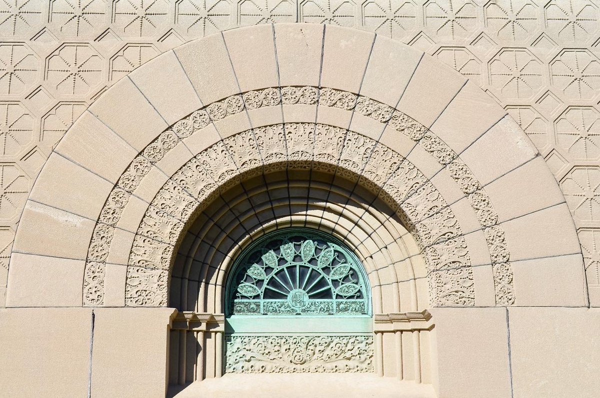 chi_geek's tweet photo. Adler &amp; Sullivan’s Getty Tomb is an official Chicago landmark. Built in 1890, the limestone cube is made of smooth blocks &amp; rectangular octagons. A plaster cast of the ornate bronze doorway won Sullivan an award at the 1900 Paris Exhibition. #SullivanSunday https://t.co/Y55S5WMY6u