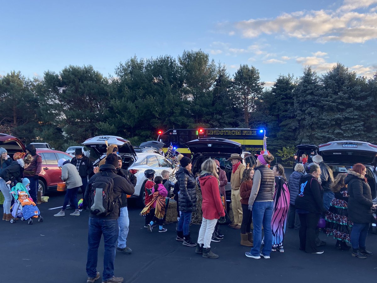 Jason_Carlson75's tweet photo. What an amazing night at @LakesFreeChurch Trunk or Treat! https://t.co/iIEs6qL903