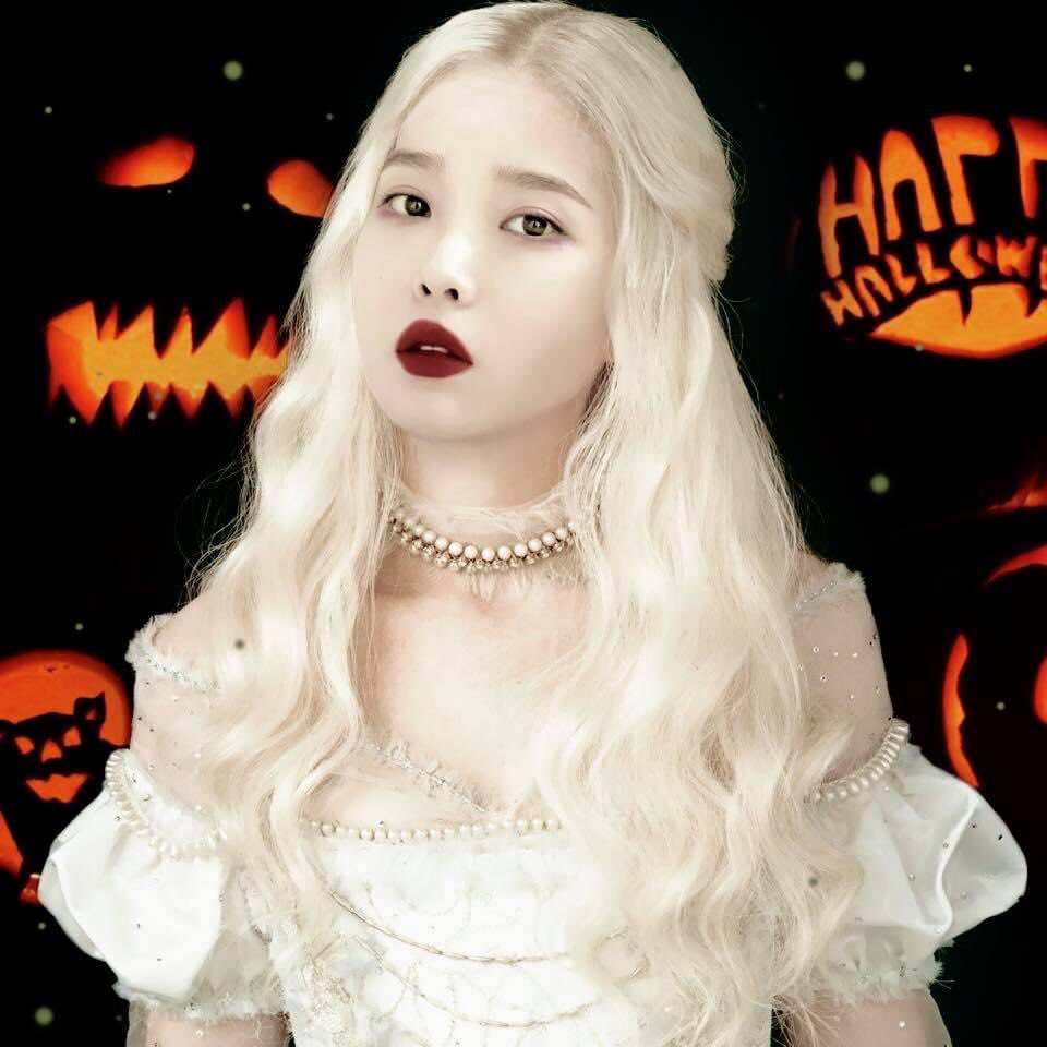 dlwlrmaof's tweet photo. ✦ ‹ #WelcomeToDIAMONDWorld › : Como una de las anfitrionas de este gran evento de Halloween, tenía que lucirme disfrazándome de la maravillosa White Queen de Alicia en el País de las Maravillas. 
Espero que todos puedan disfrutar de este mundo tenebroso. https://t.co/uGEEafqm3W