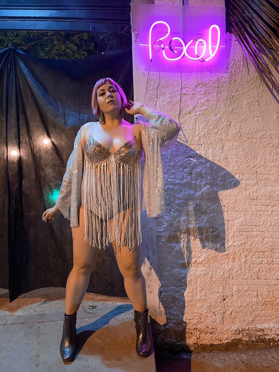 agathatie's tweet image. A @marciamoreiraa me intimou a montar esse look de novo, pois eu não tinha feito uma foto descente dele. Aí ela foi e mandou esse shooting MARAVILHOSO do nosso soft rolê no Halloween da @pixelsteakburger 🤍

Então toma! ⚡️

#closermovie #halloweencostumes #midsizestyle #midsize