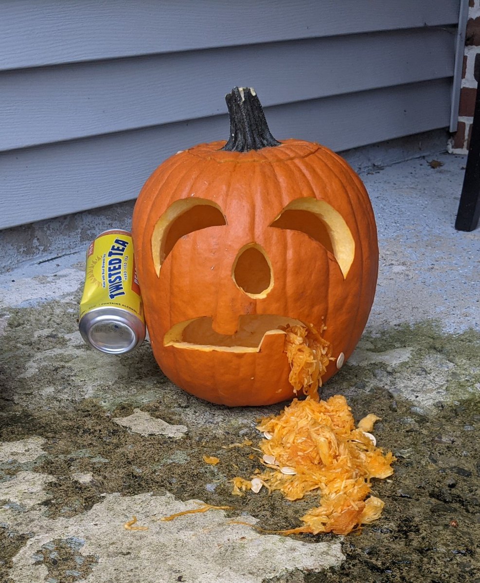 QueenLeo79's tweet photo. #HappyHalloween2021 #TwistedTea #ElyriaOhio #StillFunny https://t.co/HYWlHIIJsf