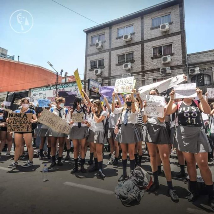 TrabajadorasTVP's tweet photo. La Colectiva de Trabajadoras de la TV Pública acompaña el reclamo de las estudiantes del colegio "Roque González " de Posadas, provincia de Misiones, quienes, víctimas del acoso sexual y violencia por parte de sus compañeros de curso, se encuentran movilizadas. https://t.co/tC5gmljaiP
