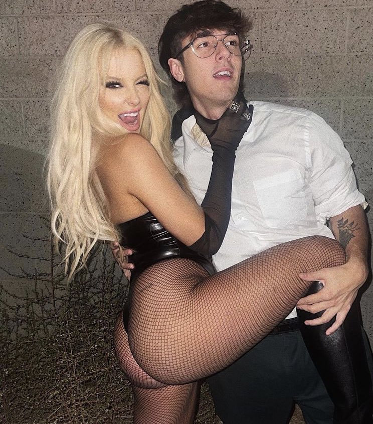 simp4braddison's tweet photo. currently in a dilemma whether i wanna be bryce or tana in this picture right now????
 @BryceHall @tanamongeau 🤭🤭 https://t.co/f1eKcXDR95