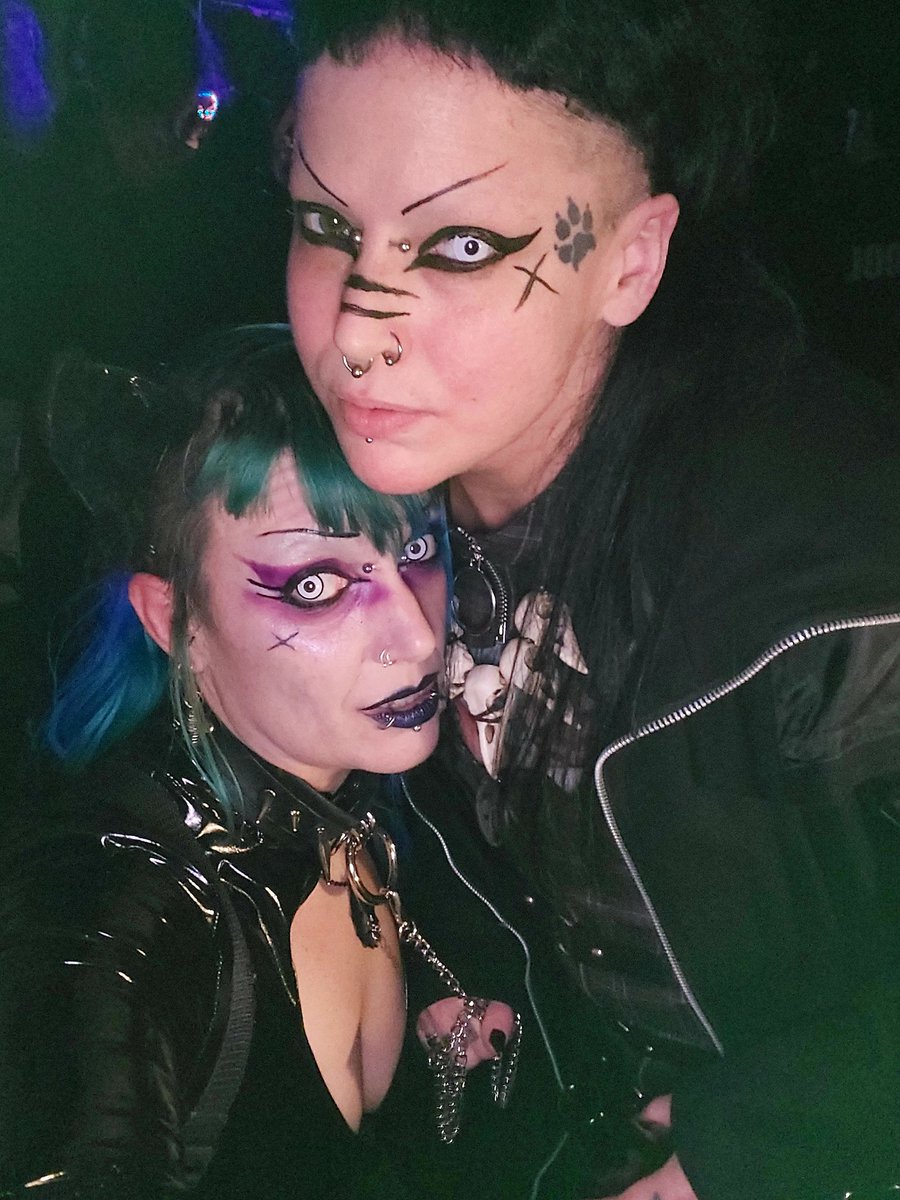 shell_psycho's tweet photo. Absolutely epic night with the bestie @CorumsArt ! 😊 https://t.co/RnezBtLiU3