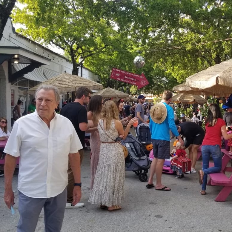 edgewater923's tweet photo. Yesterday, the @CityofMiami went all out for #halloween2021 at Margaret Pace Park. Today, @BNAedgewater supported the city's @CoconutGroveBID in their Grove party. Spectacular. Always nice to catch up with old friends. https://t.co/eiyDhxbtqd