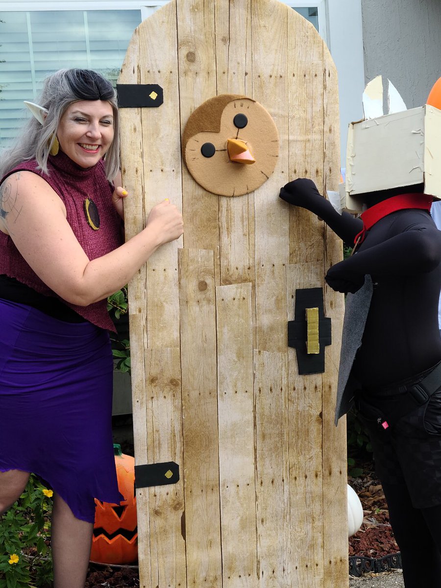 GFandBA's tweet photo. @DanaTerrace Eda, King, and Hooty checking in! Trick or treating with a door… not easy. Not sure how the real Hooty does it. https://t.co/Olm6l93yKR