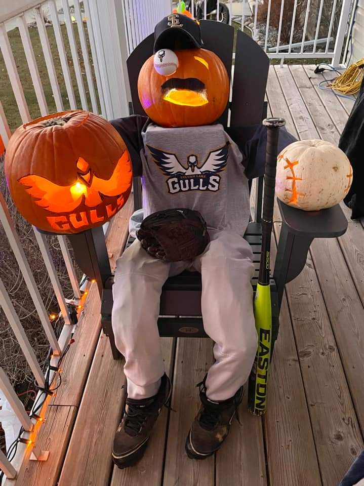 SylvanLakegulls's tweet photo. Although our contest is closed, we would like to give an honourable mention to Sarah F. who just shared this photo with us! Very impressive!
#GullsandGhouls #GullsFlock https://t.co/HsTySDSCAu