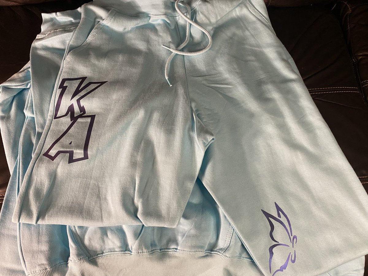 KreatistiK's tweet photo. Light Blue Womens Basic Jogging Suit For This Season โ๏ธ๐คญ๐ฎโ๐จ . Dm ๐ฅ To Order. Different Color Selections Are Available As Well As Shipping Options To All 50 States !! #Viral #Explore #JoggingSuits #KreatistiK #Blue #Butterfly #KreatistikApparel #BlackOwned #BlackOwnedBusiness ๐ https://t.co/KtRgimUfeU