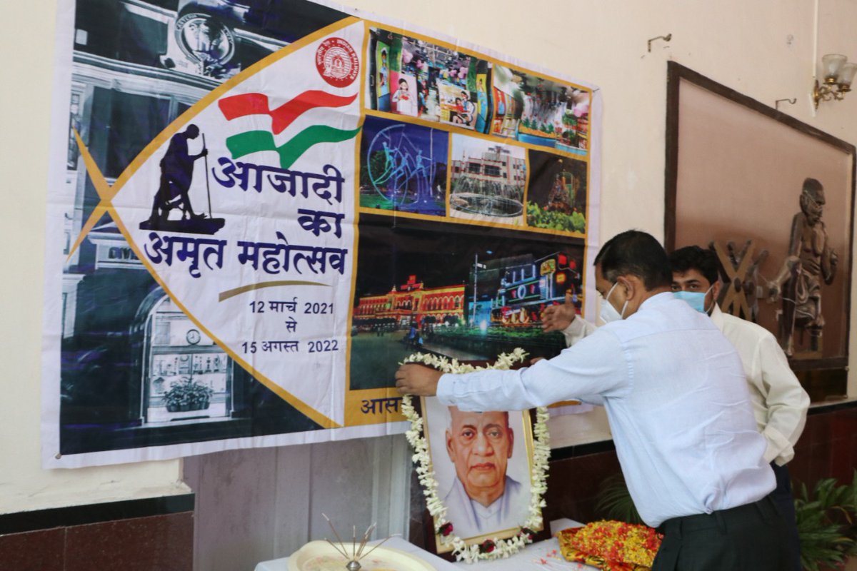 DRM_ASN's tweet photo. Asansol Divn in pursuit of Azadi ka Amrit Mahotsav, celebrated birth anniversary of Sardar Ballav Bhai Patel as Rashtriya Ekta Divas on 31.10.21. Shri P Sharma/DRM, other officers &amp; staff paid Homage to Sardar Patel by offering floral tribute followed by Rashtriya Ekta Pledge. https://t.co/xolhr9Ot4X