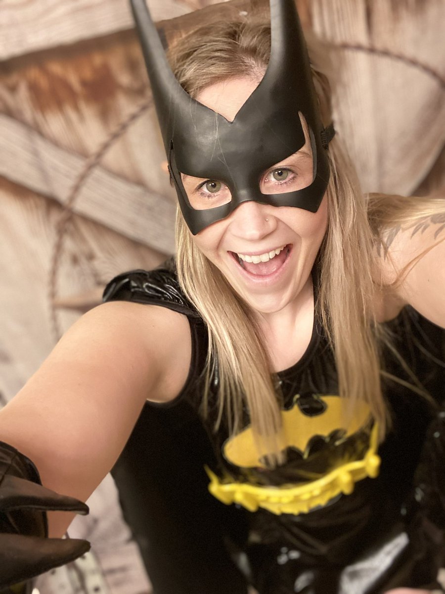 subgirl0831's tweet photo. Happy Halloween🎃 .. took the day off to be with friends and family, back to the craziness tomorrow😈 https://t.co/Sb0K8uENjv