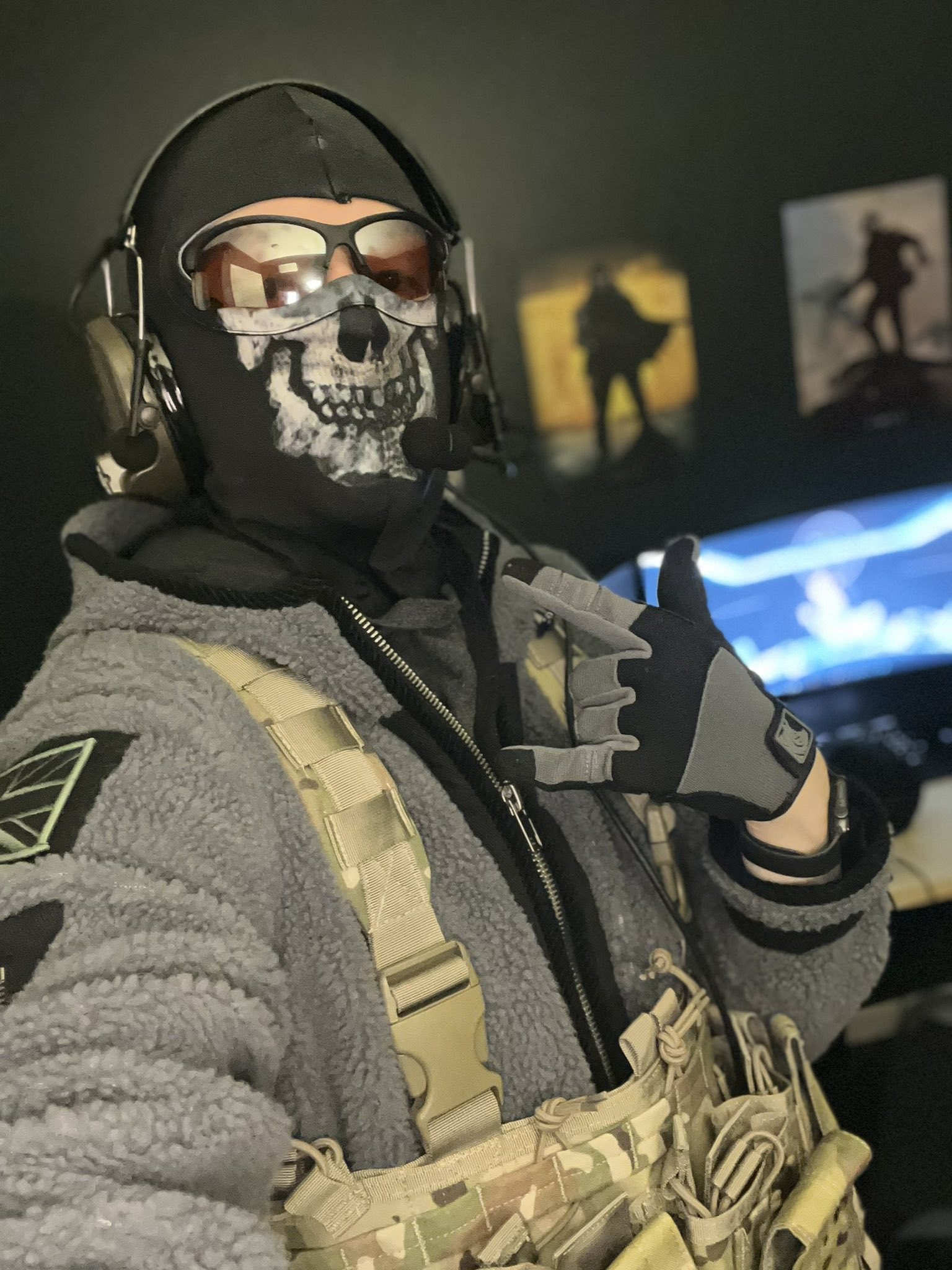 Jade on X: Happy Halloween everyone!!! Here's my Classic Ghost cosplay/ costume for this year! Stay Frosty!!! 👻👻👻 @CallofDuty @InfinityWard  @JoeCecot @RavenSoftware 😎  / X